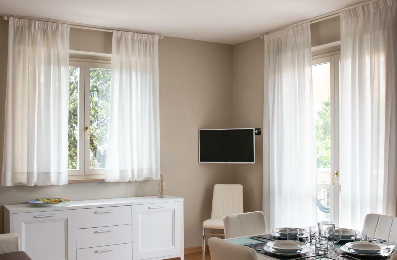 2-Bedroom Apt, With Balcony & Aircondition - 50 M From The Beach Марина-ди-Пьетрасанта Экстерьер фото