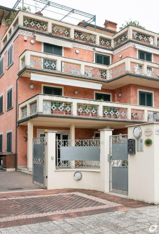 2-Bedroom Apt, With Balcony & Aircondition - 50 M From The Beach Марина-ди-Пьетрасанта Экстерьер фото