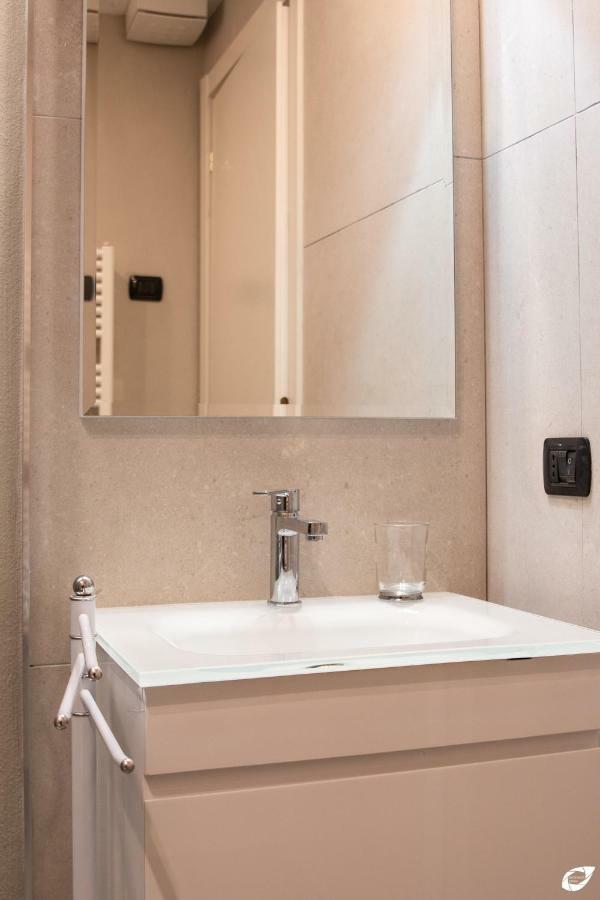 2-Bedroom Apt, With Balcony & Aircondition - 50 M From The Beach Марина-ди-Пьетрасанта Экстерьер фото